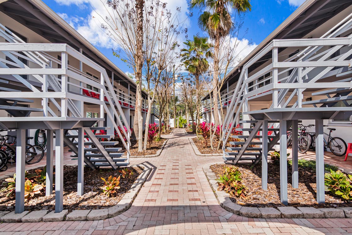 Real-Recovery-Sober-Living-for-Men-North-Tampa-Property-14702-N-Florida-Ave-Tampa-FL-33613-20.jpg