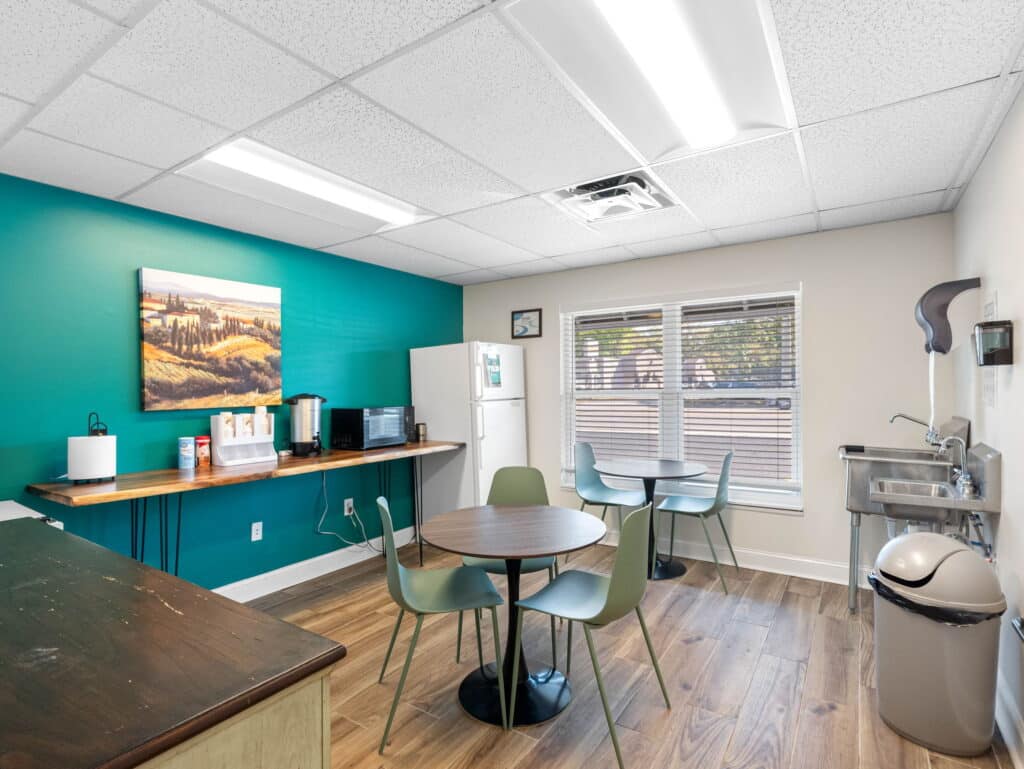 sober living | 57 web or mls 14702 N Florida Ave Tampa FL 57